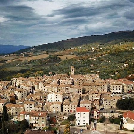 Casa Vacanze L'Orizzonte Montecchio  Exteriér fotografie