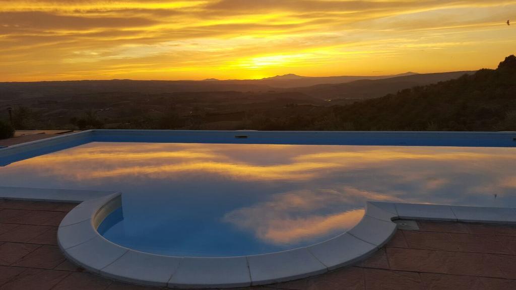 Casa Vacanze L'Orizzonte Montecchio  Exteriér fotografie