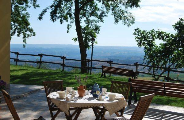 Casa Vacanze L'Orizzonte Montecchio  Pokoj fotografie