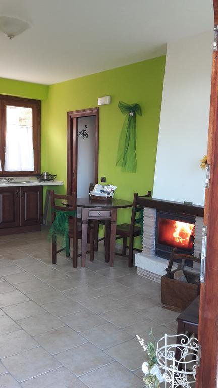 Casa Vacanze L'Orizzonte Montecchio  Pokoj fotografie