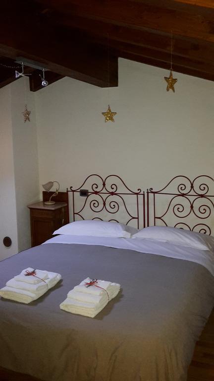 Casa Vacanze L'Orizzonte Montecchio  Pokoj fotografie