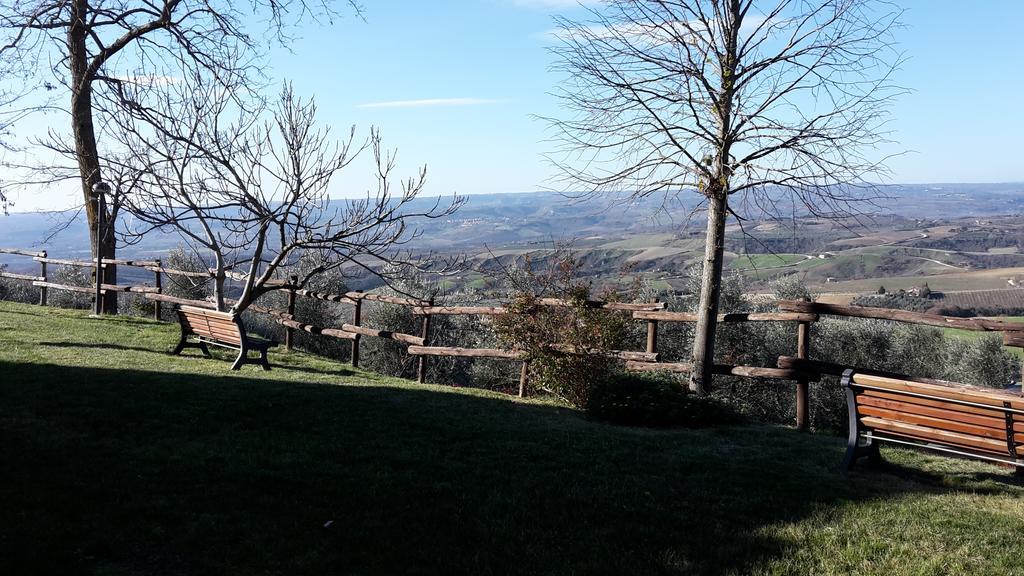 Casa Vacanze L'Orizzonte Montecchio  Exteriér fotografie