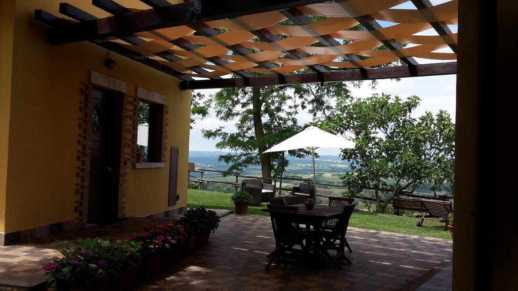 Casa Vacanze L'Orizzonte Montecchio  Exteriér fotografie